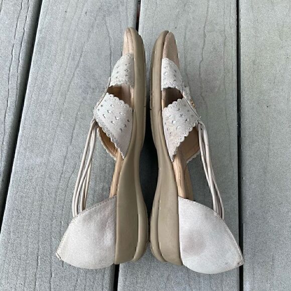 Earth Spirit Sandals Womens Size 7.5 Beaded Leather Casual Pull On Beige Wedge - Picture 9 of 10